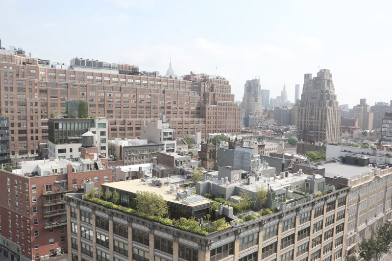 Toitures-terrasses d'immeubles vues depuis les hauteurs